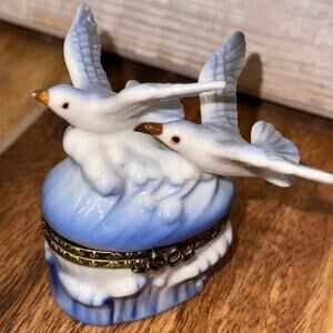 Herco-My hinged box collection birds seagulls ceramic trinket bill box beach vtg